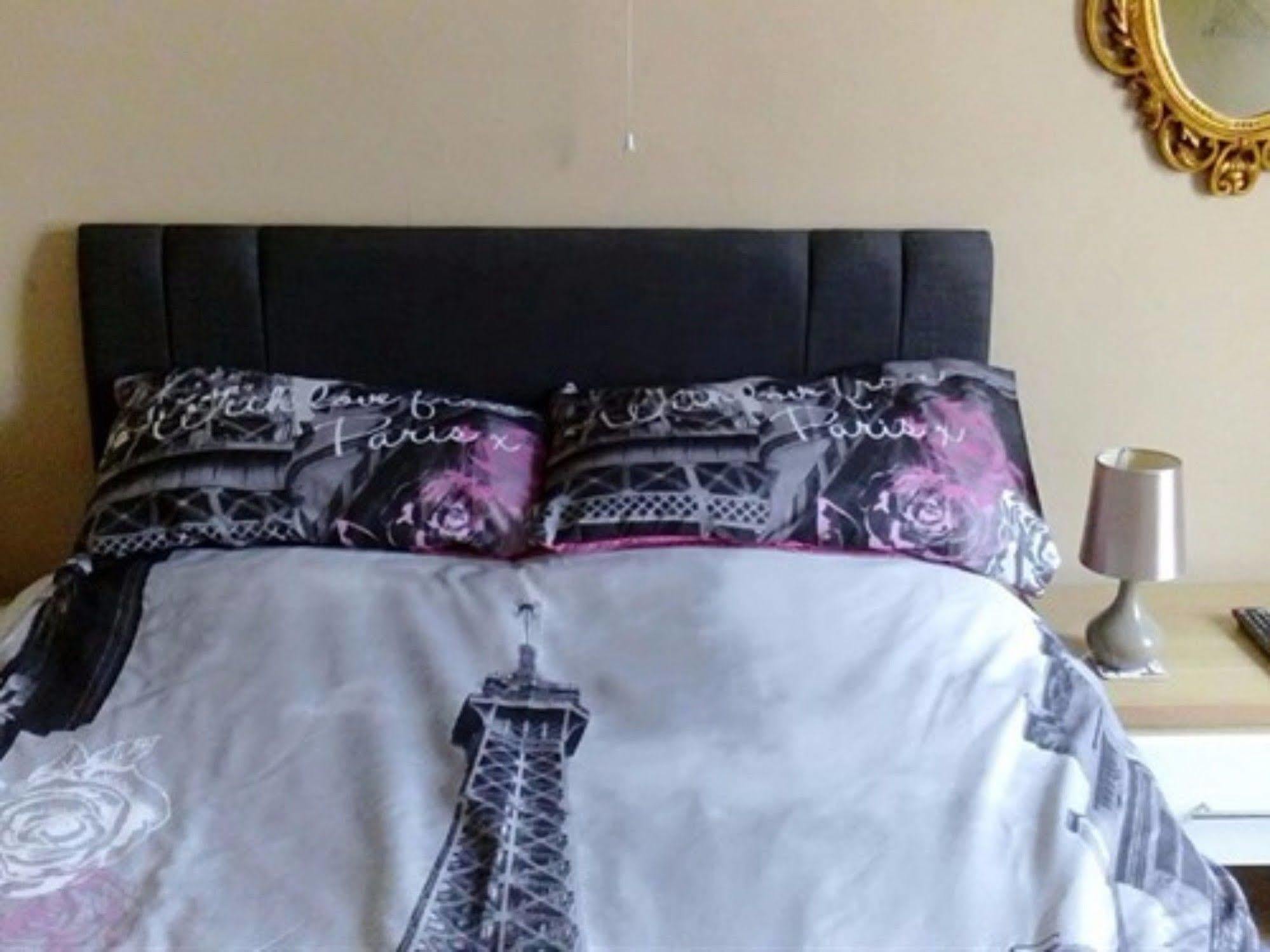 Couette-café The Mercury, - Over 21's Only 4*